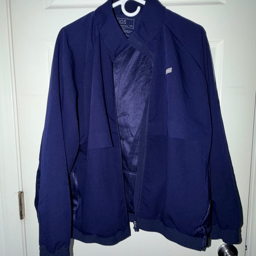 Women's Figs Sydney Scrub Jacket in Navy